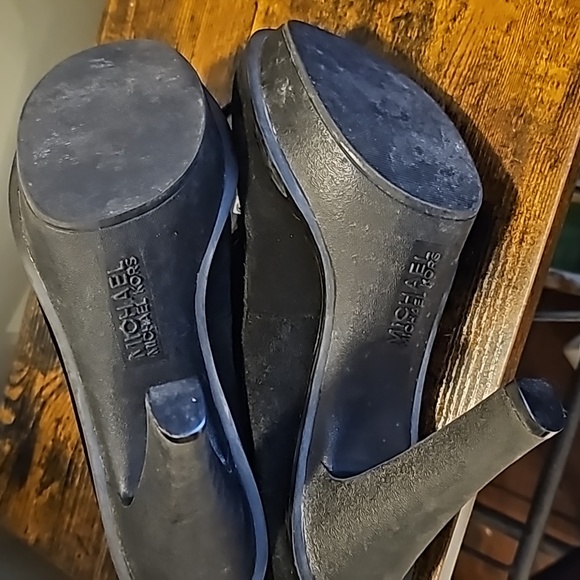 Michael Kors women black suede platform boots with faux fur trim - Picture 2 of 7